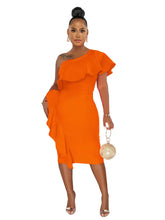 Schulterfreies, ärmelloses, gerüschtes, geteiltes, einfarbiges Midikleid